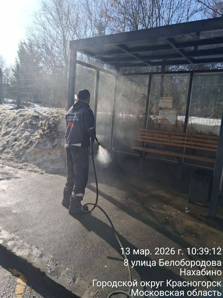 В Красногорске продолжаются работы по приведению в порядок остановочных павильонов и подготовке их к весенне-летнему сезону