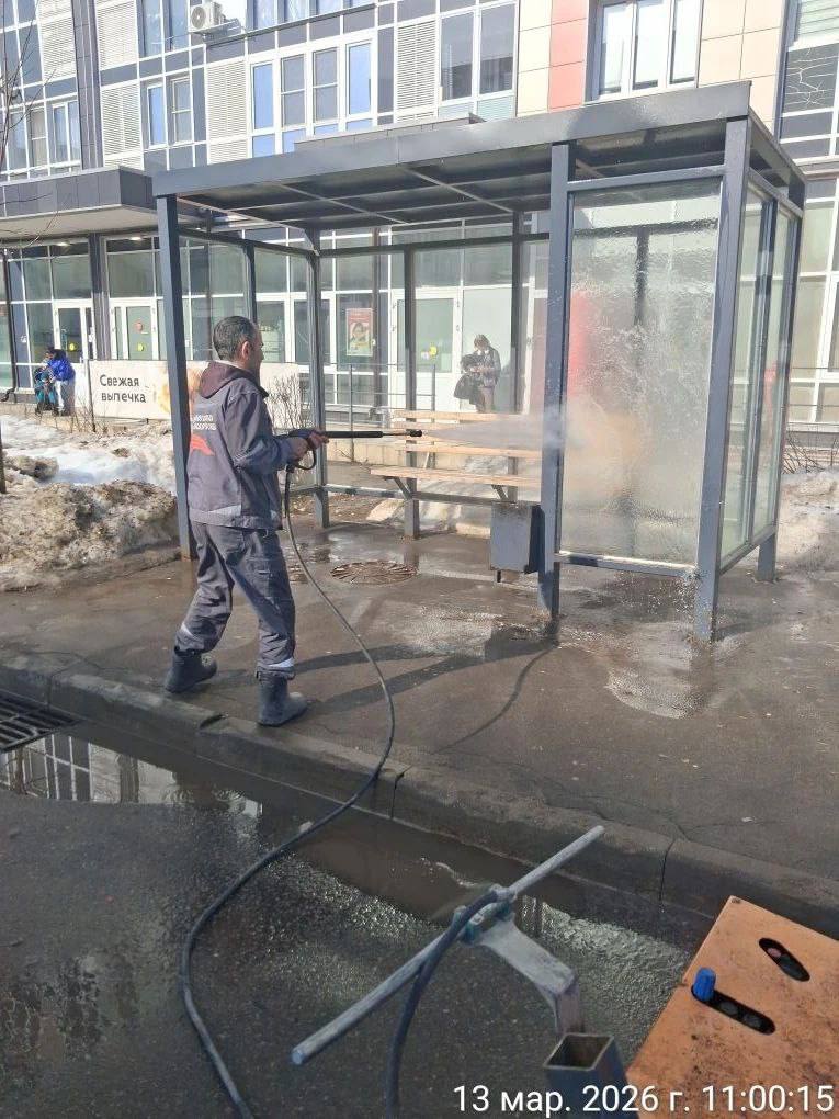 В Красногорске продолжаются работы по приведению в порядок остановочных павильонов и подготовке их к весенне-летнему сезону