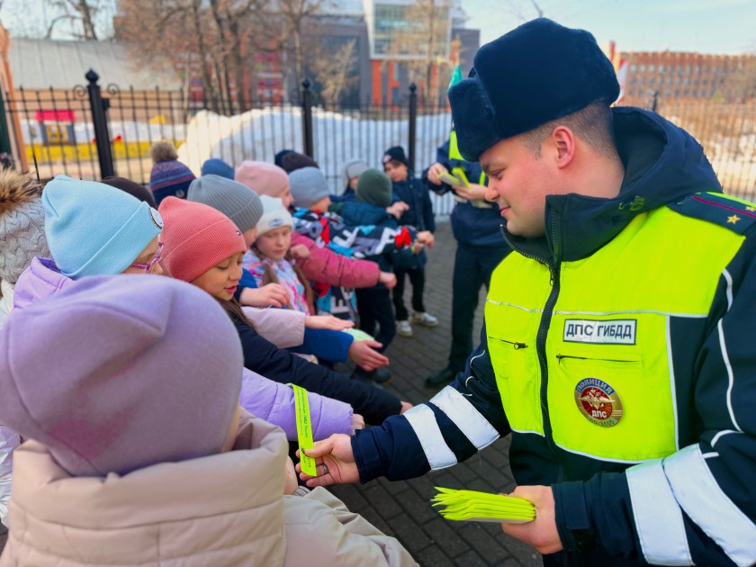 В Подмосковье автоинспекторы  помогают учащимся прокладывать безопасные маршруты в школу