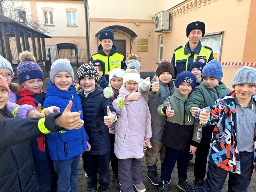 В Подмосковье автоинспекторы  помогают учащимся прокладывать безопасные маршруты в школу