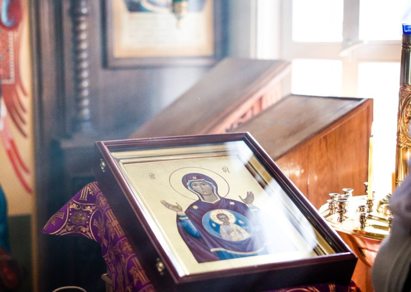 Дмитрий Волков принял участие в богослужении в Знаменском храме деревни Марьино