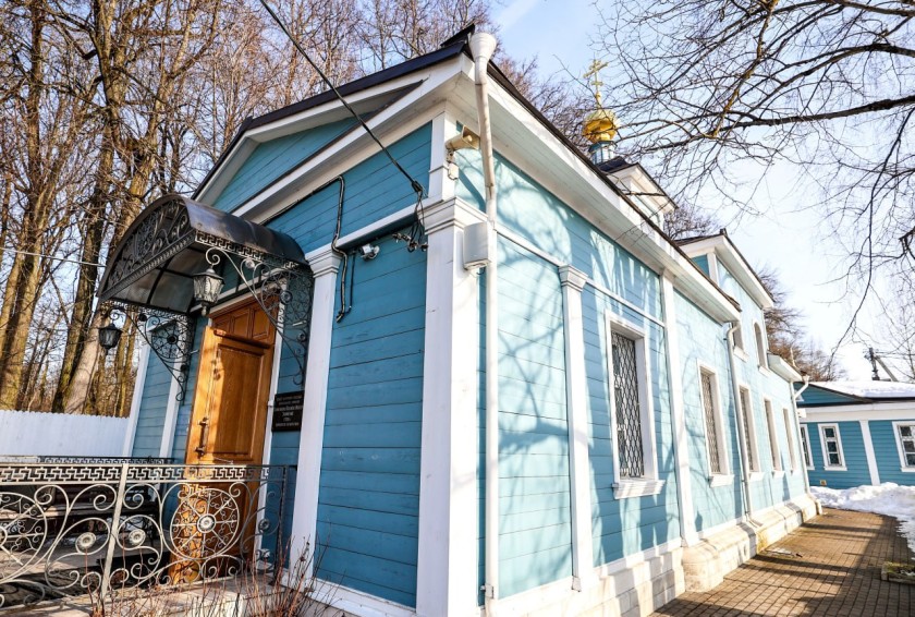 Дмитрий Волков принял участие в богослужении в Знаменском храме деревни Марьино