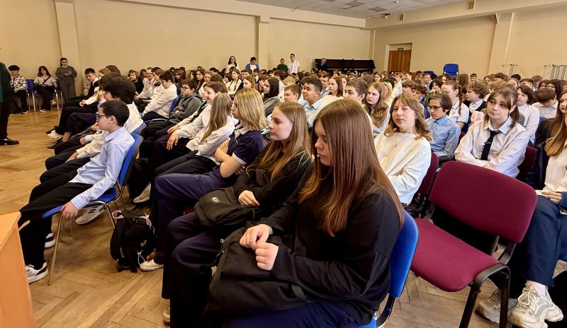 В Красногорске сотрудница полиции провела профилактические беседы со школьниками