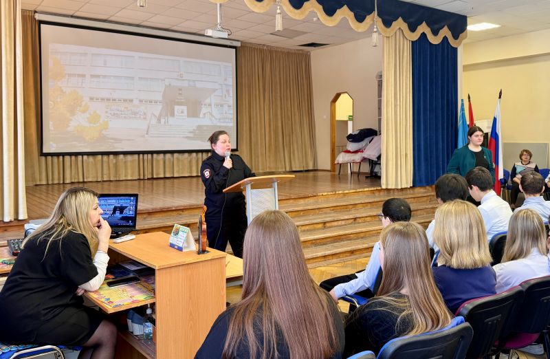 В Красногорске сотрудница полиции провела профилактические беседы со школьниками