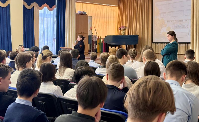 В Красногорске сотрудница полиции провела профилактические беседы со школьниками