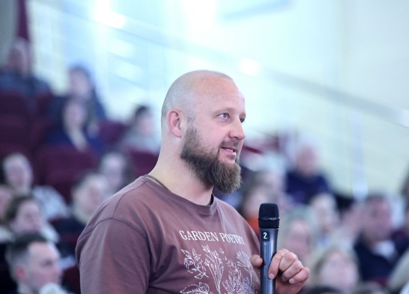 Дмитрий Волков открыл сезон отчетов начальников территорий в Петрово-Дальнем