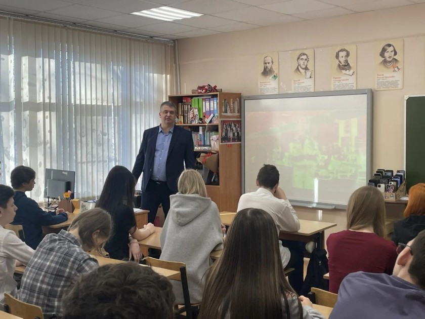 В гимназии № 7 Красногорска прошли «Разговоры о важном» с партнёром‑работодателем