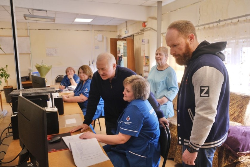 Личное участие - депутат Совета депутатов Красногорска Артур Бадретдинов поздравил сотрудницу Теплосети с юбилеем