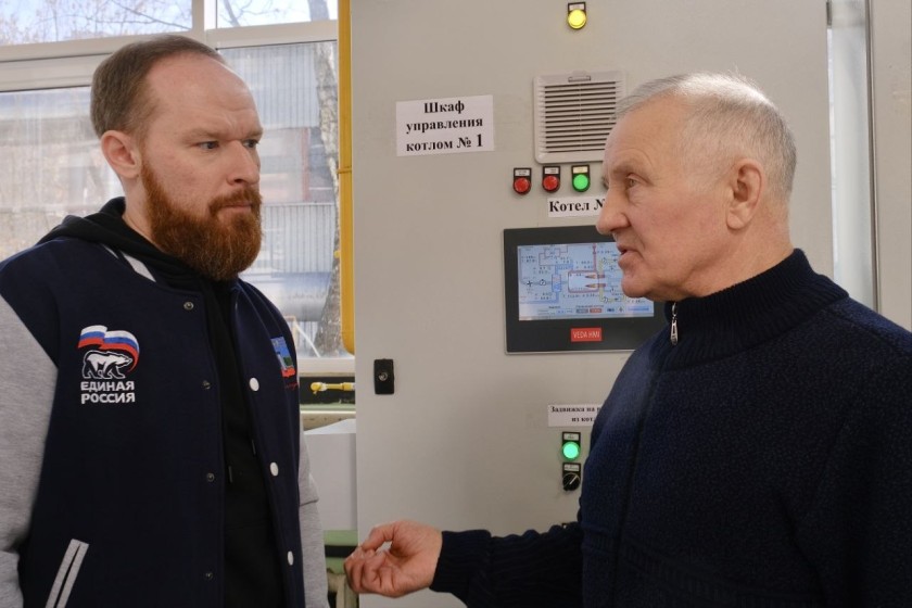 Личное участие - депутат Совета депутатов Красногорска Артур Бадретдинов поздравил сотрудницу Теплосети с юбилеем