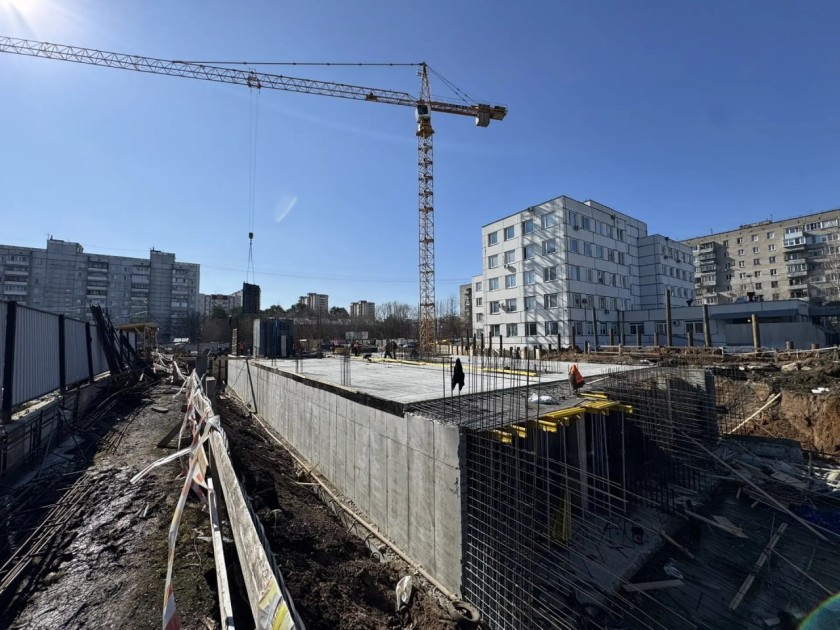 Депутатский контроль: Роман Володин проинспектировал строительство поликлиники в Нахабино