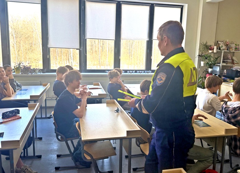Познавательные беседы по ПДД от Госавтоинспекции в преддверии весенних каникул