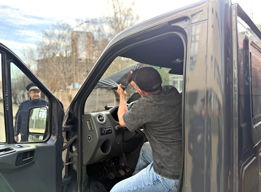 В РАМКАХ ПРОФИЛАКТИЧЕСКОГО МЕРОПРИЯТИЯ «ТОНИРОВКА» СОТРУДНИКИ ГОСАВТОИНСПЕКЦИИ НАПОМНИЛИ ВОДИТЕЛЯМ О СТРОГОМ СОБЛЮДЕНИИ ПРАВИЛ ДОРОЖНОГО ДВИДЕНИЯ