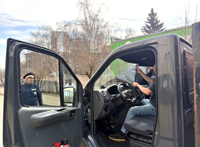 В РАМКАХ ПРОФИЛАКТИЧЕСКОГО МЕРОПРИЯТИЯ «ТОНИРОВКА» СОТРУДНИКИ ГОСАВТОИНСПЕКЦИИ НАПОМНИЛИ ВОДИТЕЛЯМ О СТРОГОМ СОБЛЮДЕНИИ ПРАВИЛ ДОРОЖНОГО ДВИДЕНИЯ