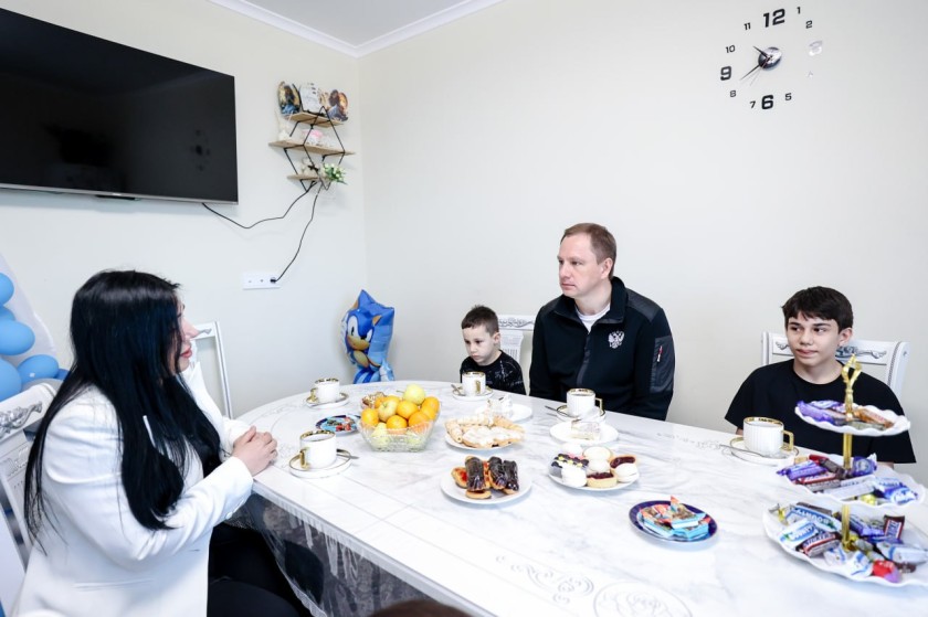 Дмитрий Волков навестил семью участника СВО из Красногорска