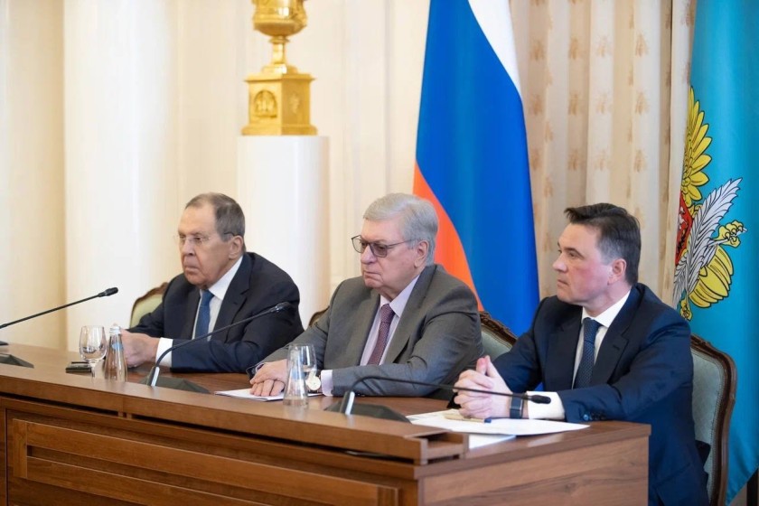 Вместе с Министром иностранных дел РФ Сергеем Лавровым статс-секретарь – заместитель Министра обороны РФ, председатель фонда «Защитники Отечества» Анна Цивилева вручила дипломы ветеранам СВО – выпускникам программы профессиональной переподготовки «Управле