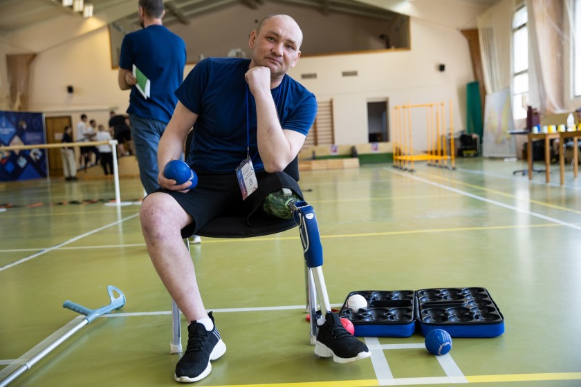 Фонд «Защитники Отечества» и Союз «Кибатлетика» с 2024 года развивают совместную программу реабилитации ветеранов СВО с тяжелыми травмами и ранениями, возвращая им мобильность и уверенность в собственных силах.