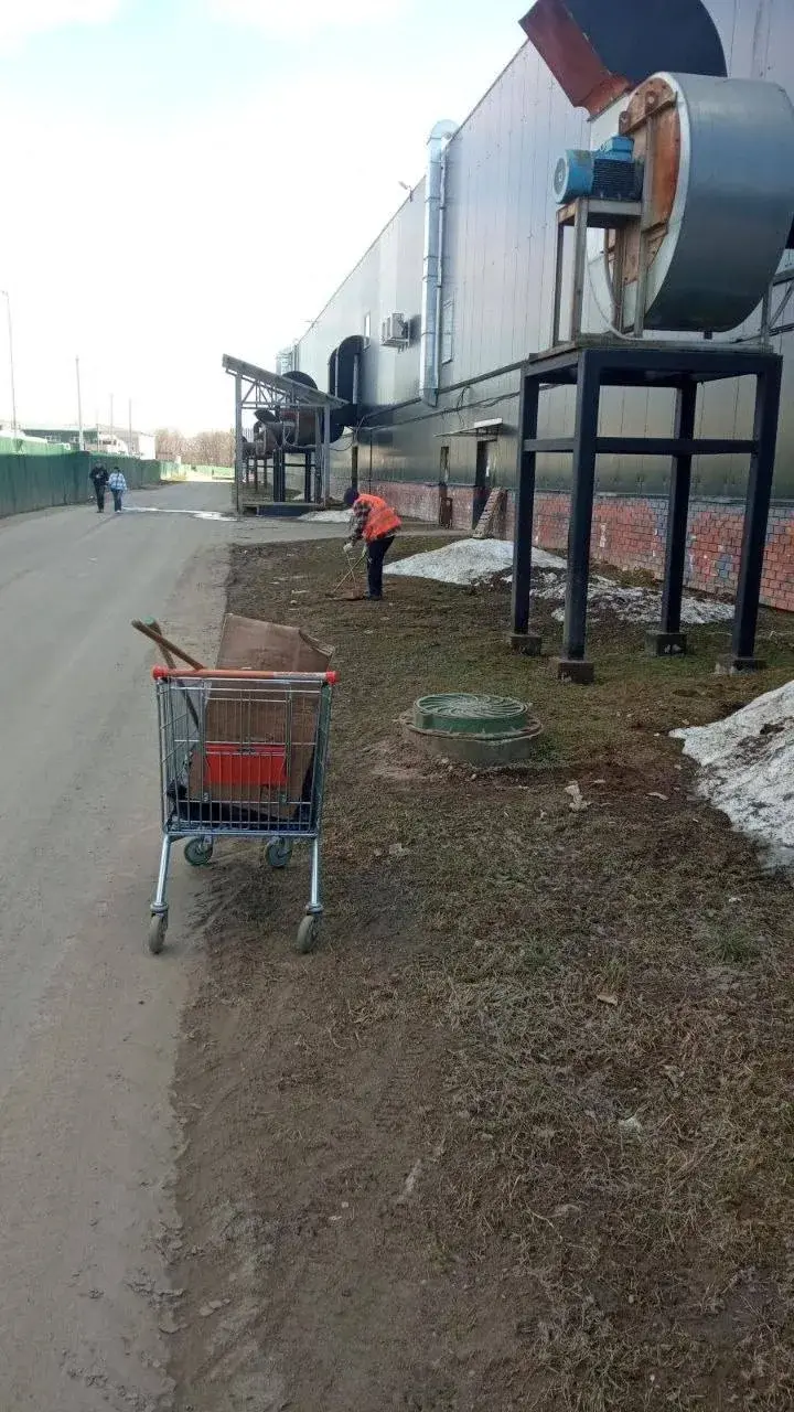 Сотрудники торговых центров присоединились к субботнику