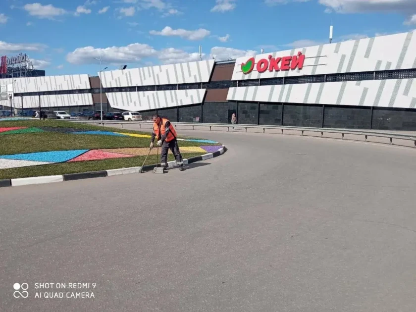 Сотрудники торговых центров присоединились к субботнику