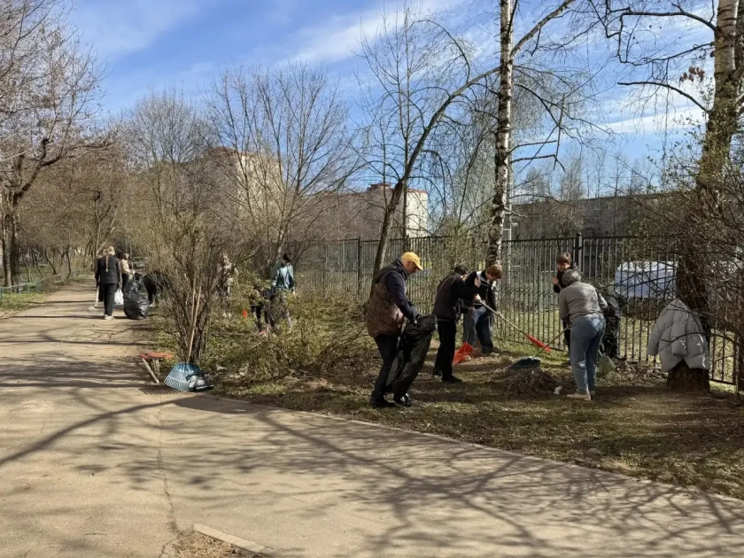 Образовательные учреждения округа присоединились к субботникам