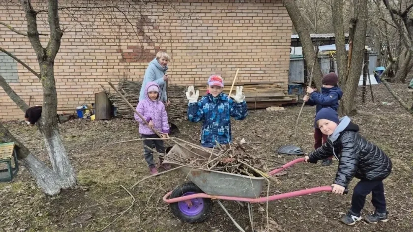 Образовательные учреждения округа присоединились к субботникам