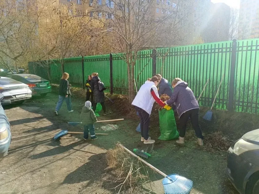 Образовательные учреждения округа присоединились к субботникам