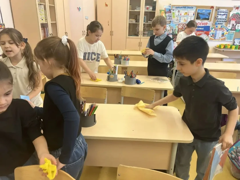 Образовательные учреждения округа присоединились к субботникам