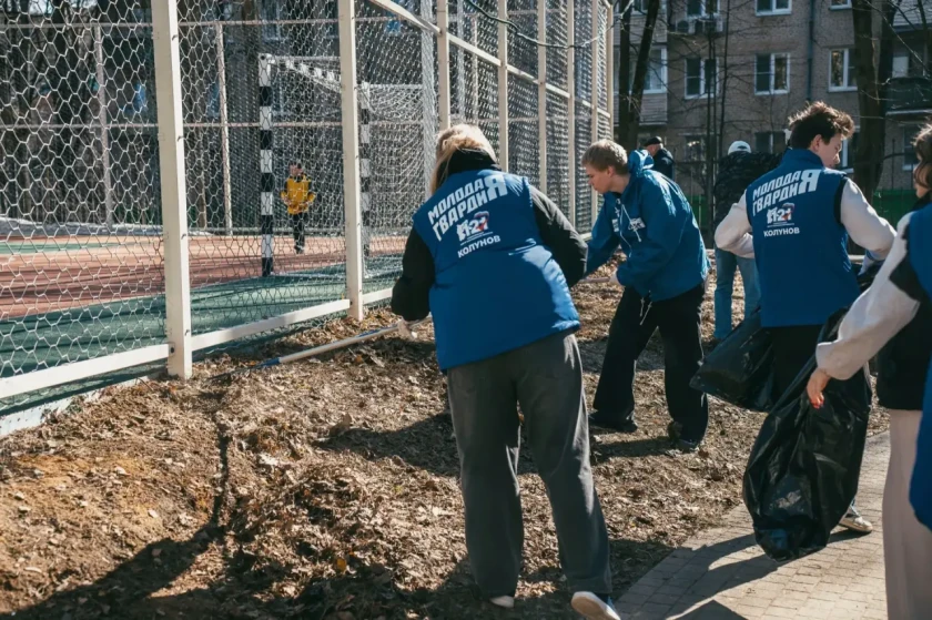 Более тысячи человек присоединились к традиционному субботнику, который стал частью большой, сплоченной работы по наведению порядка и уюта в городском округе Красногорск