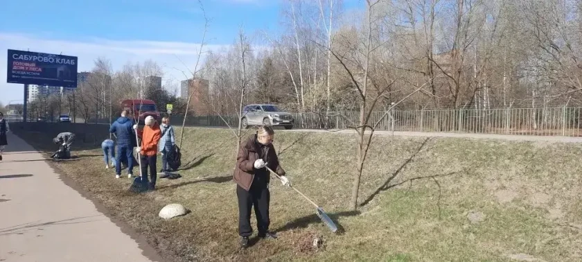 Более тысячи человек присоединились к традиционному субботнику, который стал частью большой, сплоченной работы по наведению порядка и уюта в городском округе Красногорск