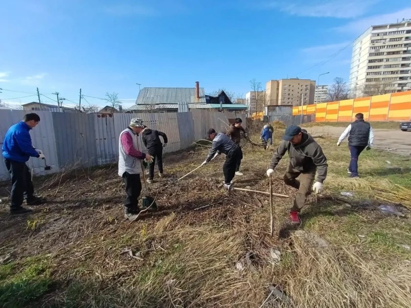 Более тысячи человек присоединились к традиционному субботнику, который стал частью большой, сплоченной работы по наведению порядка и уюта в городском округе Красногорск