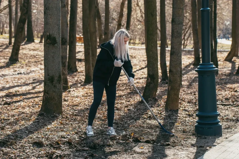 Более тысячи человек присоединились к традиционному субботнику, который стал частью большой, сплоченной работы по наведению порядка и уюта в городском округе Красногорск