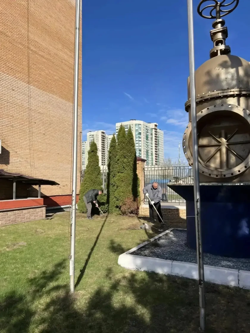 Сотрудники АО «Водоканал» присоединились к месячнику благоустройства