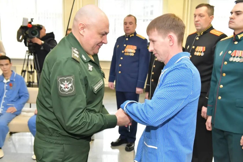 В НМИЦ ВМТ им. А.А. Вишневского состоялось награждение участников СВО и медицинского персонала