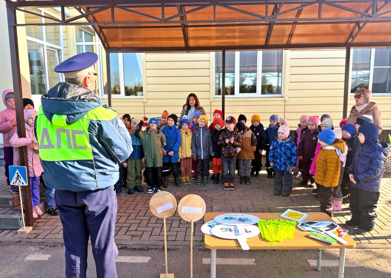 Госавтоинспекторы Красногорска провели тематическое занятие с дошкольниками