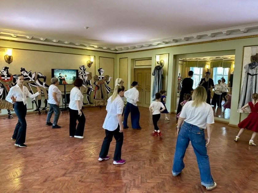 В молодежном центре прошёл вдохновляющий мастер-класс по бальным танцам «В ритме танца»