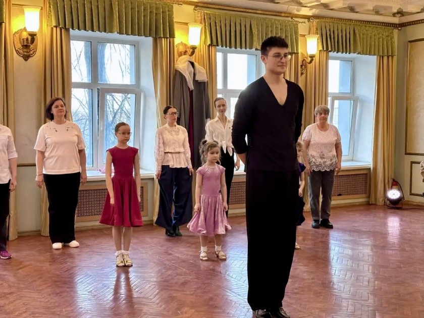 В молодежном центре прошёл вдохновляющий мастер-класс по бальным танцам «В ритме танца»