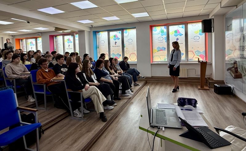 Красногорские полицейские и общественник посетили городской колледж