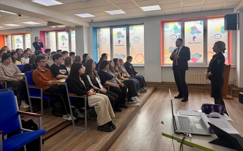 Красногорские полицейские и общественник посетили городской колледж