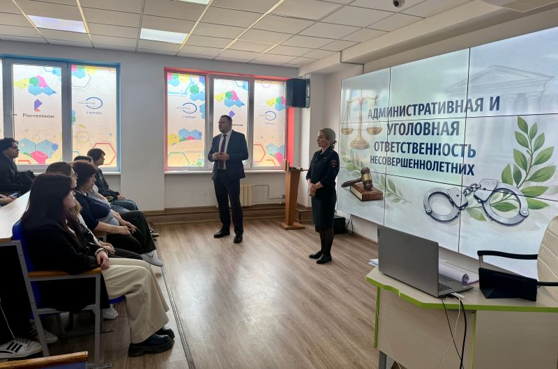 Красногорские полицейские и общественник посетили городской колледж