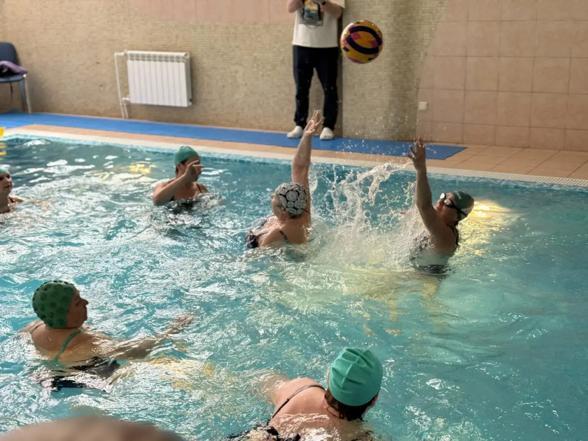 Красногорские участницы проекта «Активное долголетие» стали победительницами областного турнира по женскому мини-водному поло