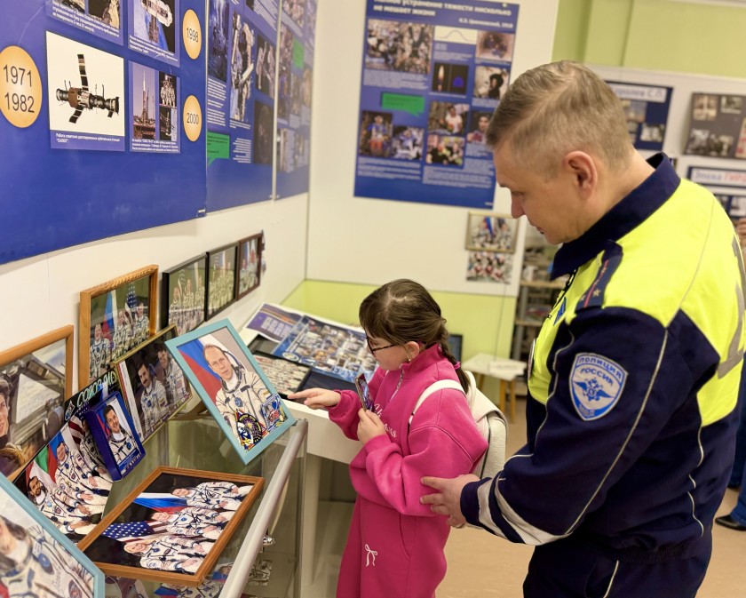 О покорении космоса и порядке на дорогах: госавтоинспекторы Красногорска провели экскурсию для школьников