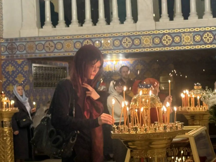 Пасхальными цветами озарились купола Никольского храма в Красногорске