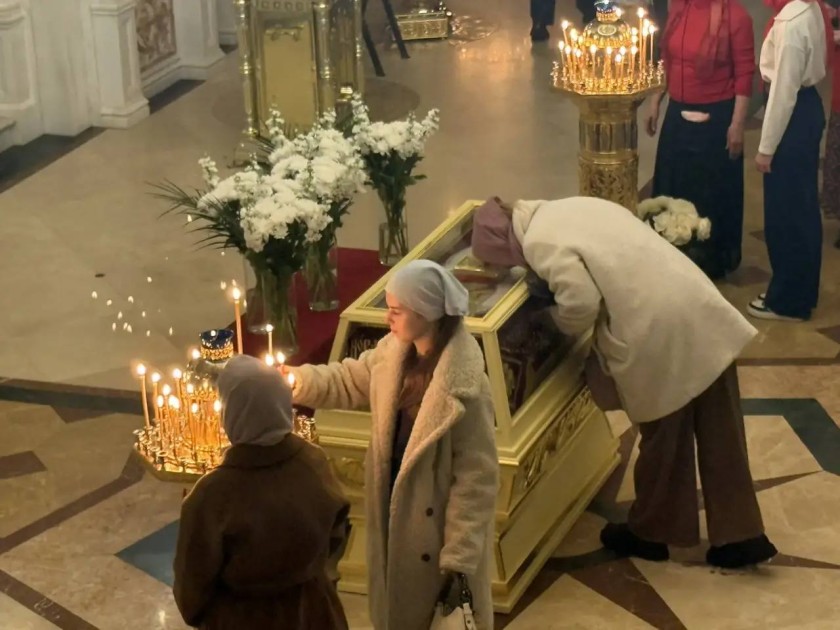 Пасхальными цветами озарились купола Никольского храма в Красногорске