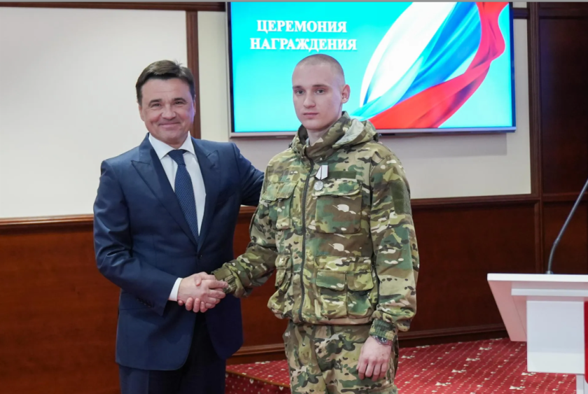 Андрей Воробьев вручил госнаграды добровольцам подразделения БАРС