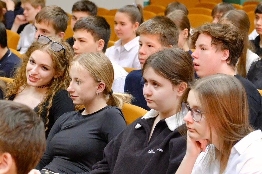 Учащимся школы №18 напомнили о важности соблюдения правил безопасного поведения на железной дороге