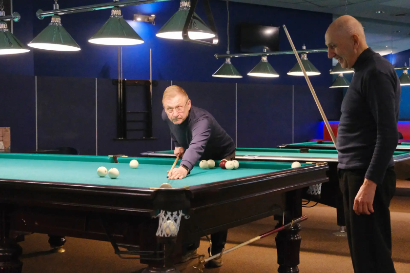 В Красногорске участники программы «Активное долголетие» осваивают русский бильярд