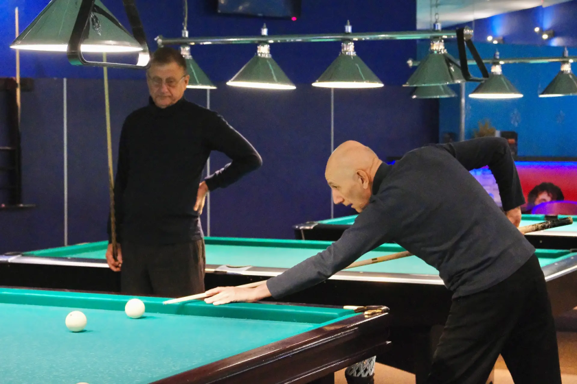 В Красногорске участники программы «Активное долголетие» осваивают русский бильярд