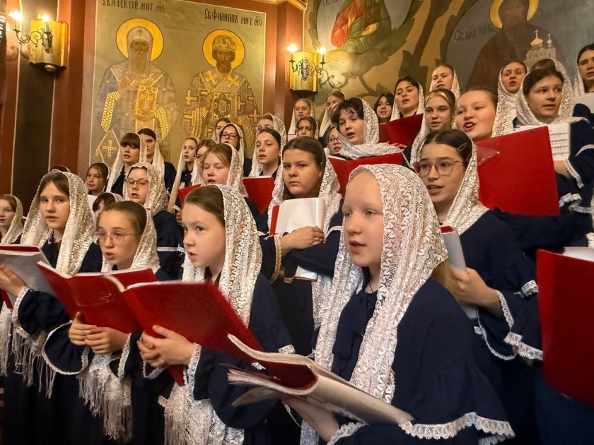 Дмитрий Волков разделил пасхальную молитву с прихожанами в Успенском храме