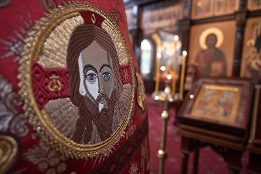 Дмитрий Волков разделил пасхальную молитву с прихожанами в Успенском храме