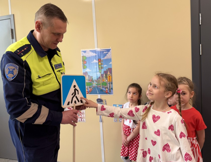Увлекательный урок безопасности: дошкольники Красногорска осваивают правила дорожного движения
