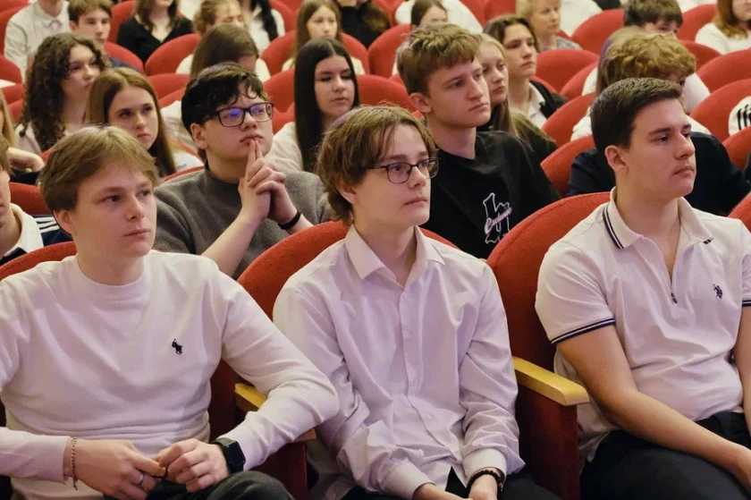 Красногорские школьники встретились с бывшим генеральным консулом РФ в Гданьске